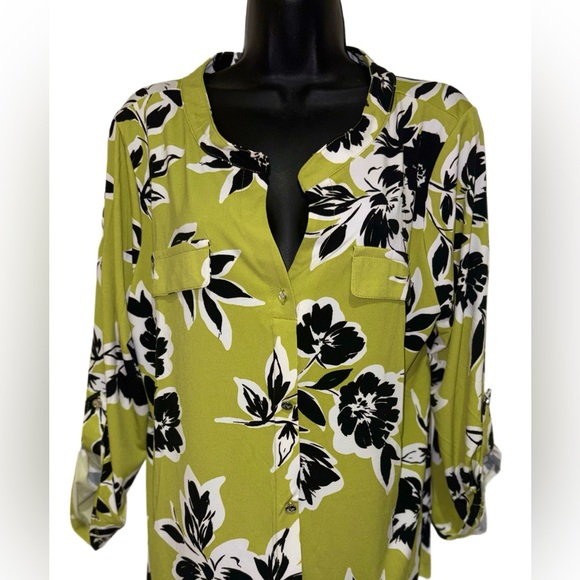 The Perfect Springtime Blouse⭐️NWT⭐️ - Picture 4 of 5